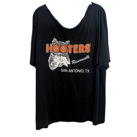 Hooters Distressed Shirt Size XL Black Cut Neck Cracked Logo Own Texas - Picture 1 of 4